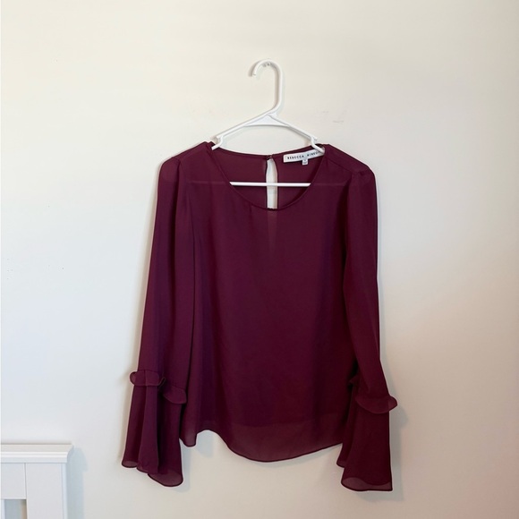 Rebecca Minkoff Cranberry Shanaya Bell-Sleeve
Crepe Top Size Small - Picture 5 of 5